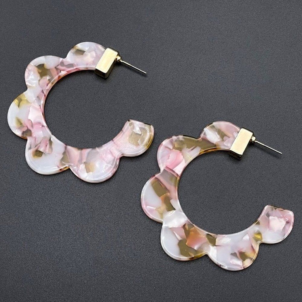 Yellow Gold with Gold and Pink Swirl Acrylic Scallop Hoop Post Back Earrings